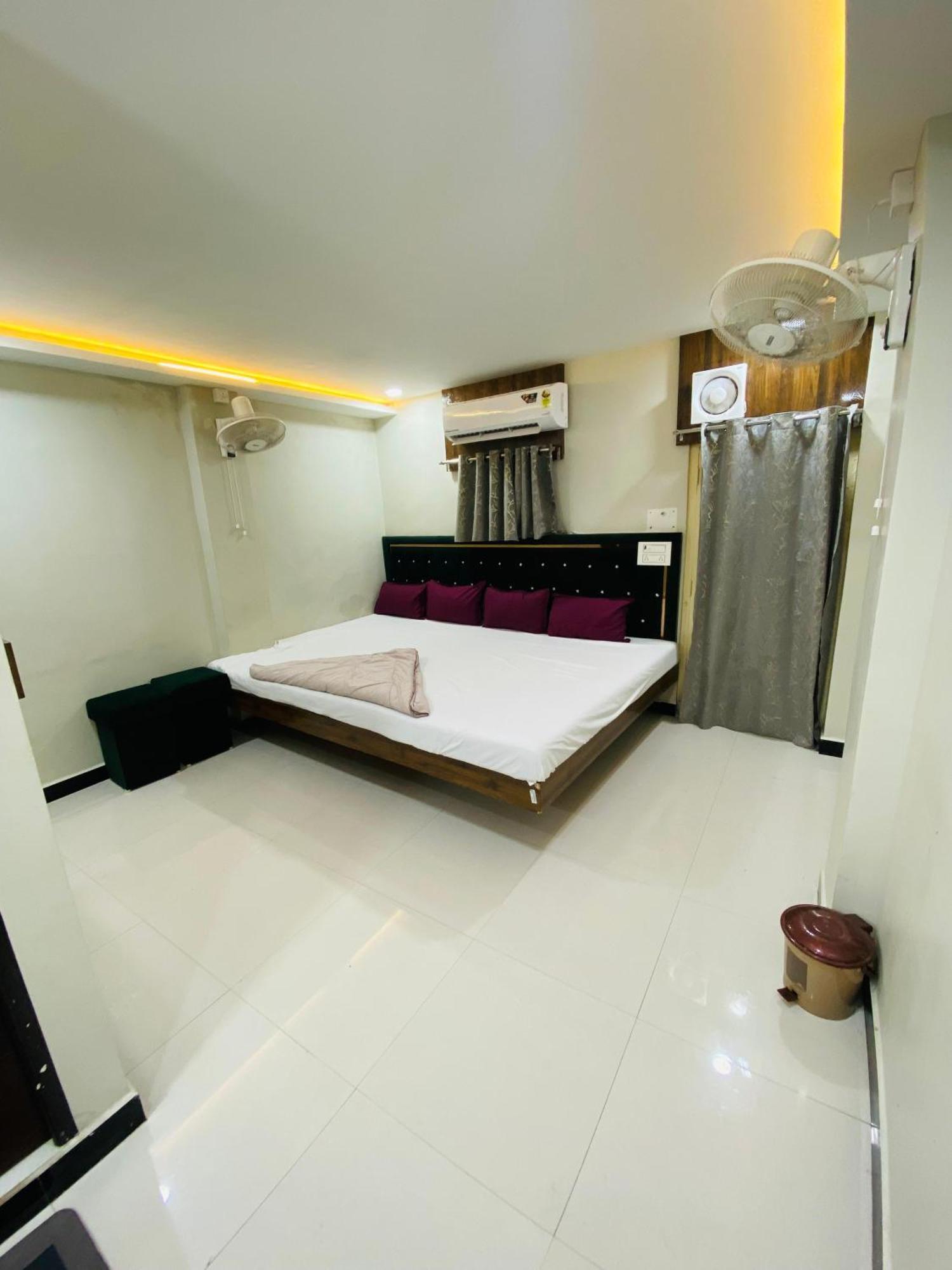 Hotel Super Palace Ujjain Exterior foto